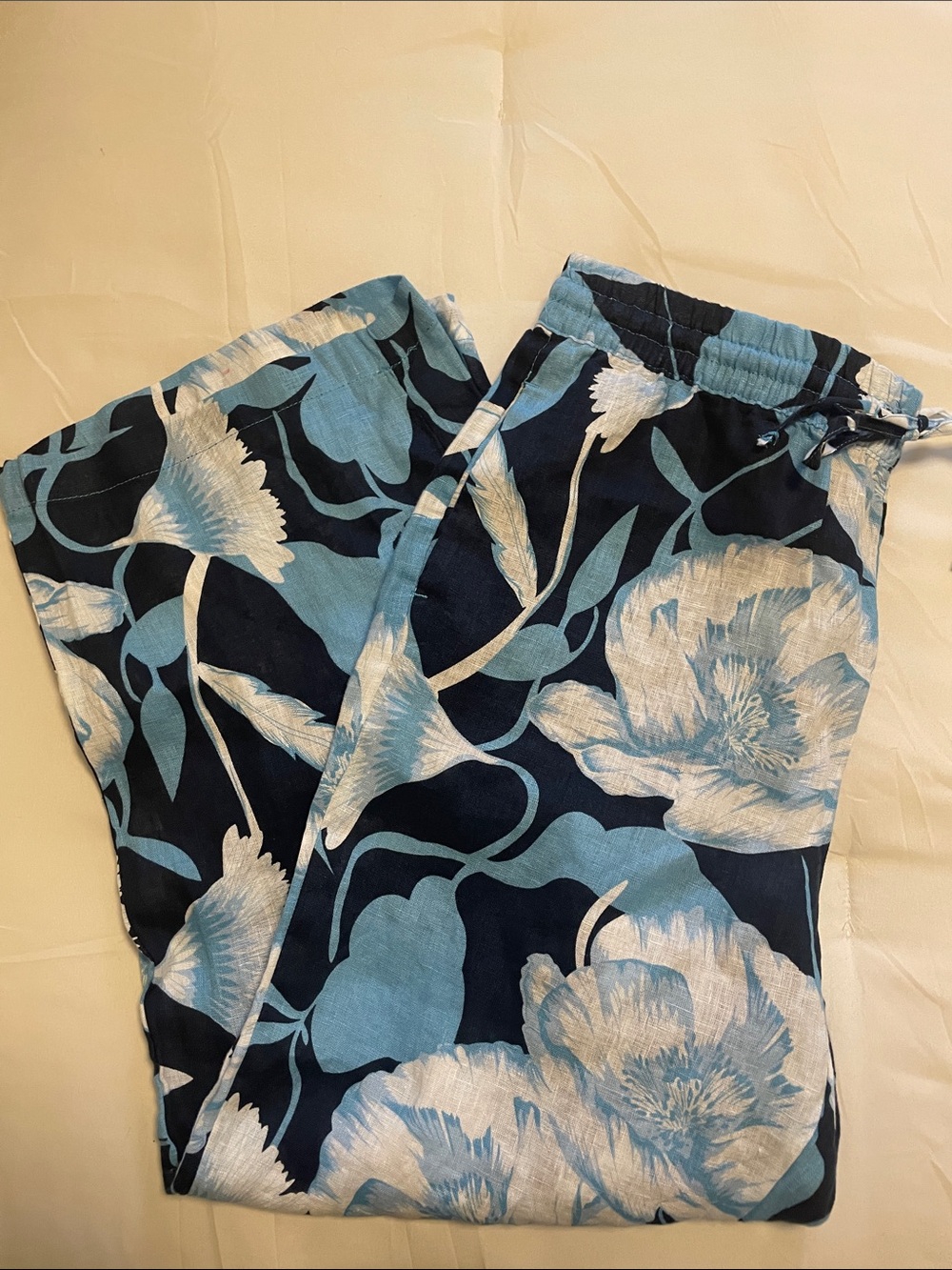 Elie Tahari Blue and White Floral Capris